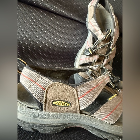 Keen Newport H2 Sport Sandals, Men’s Size 10.5 Brown, Gray with Red Accents - Picture 3 of 8